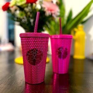 🎁🎁🎁
Grande Metallic pink bling Starbucks cup